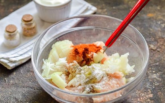 Casserole with Minced Chicken, Potatoes, Tomatoes and Bell Peppers step 2