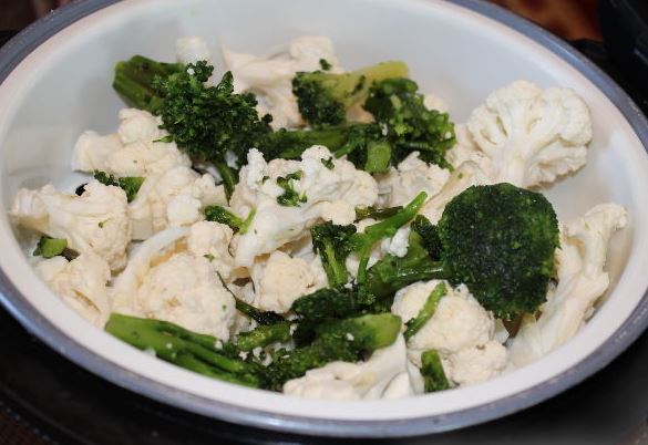 Cauliflower and Broccoli Casserole with Ham (in a Slow Cooker) step 1