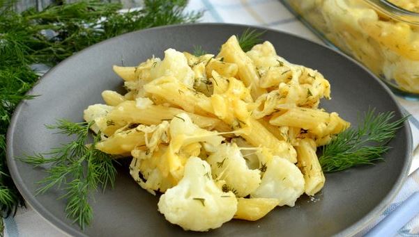 Cauliflower Baked with Macaroni and Cheese