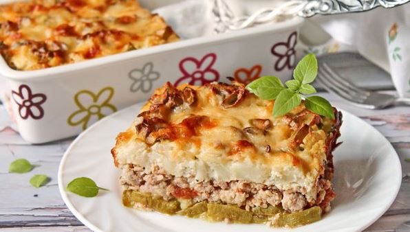 Cauliflower, Minced Meat and Zucchini Casserole