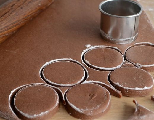 Chocolate Gingerbread Cookies in Milk Glaze step 3