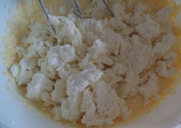Cottage Cheese Casserole with Raisins step 1