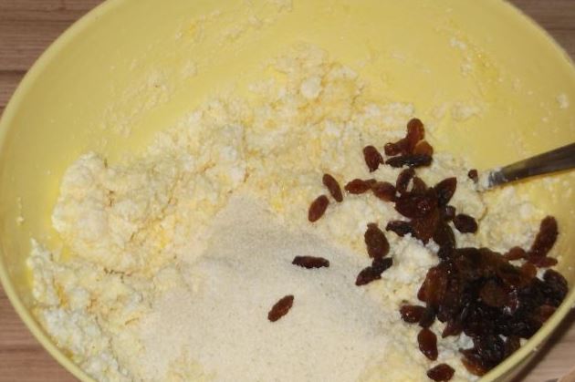 Cottage Cheese Grandma with Raisins step 6