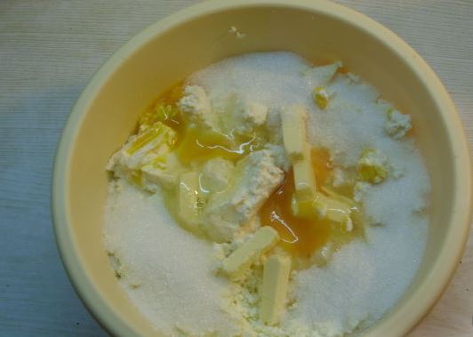 Curd Casserole with Raisins step 2