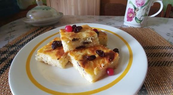 Curd Casserole with Raisins and Semolina
