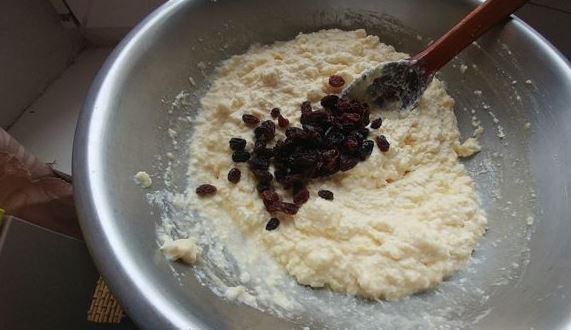 Curd Casserole with Raisins and Semolina step 5