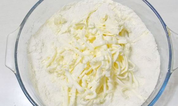 Curd Crumble with Apple step 1