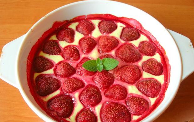 Curd Pudding with Strawberries