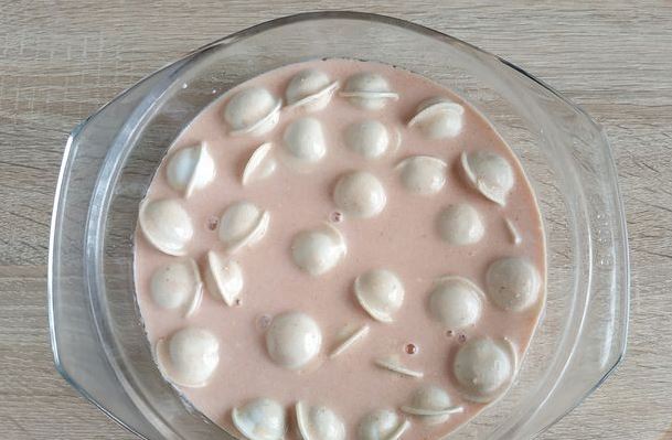 Dumplings Baked in Sour Cream and Tomato Sauce step 3