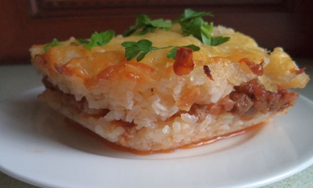 Rice and Minced Meat Casserole with Apples