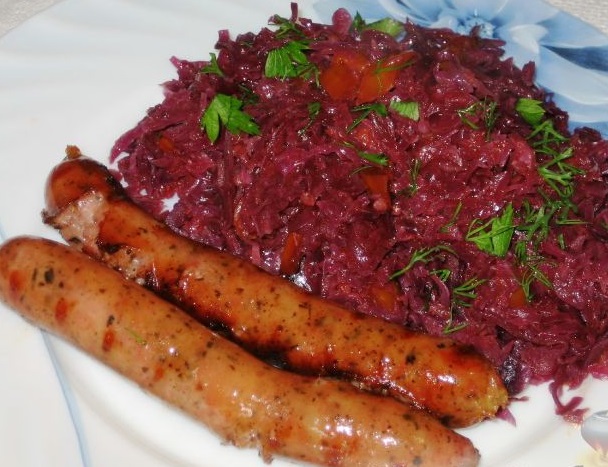 Stewed Red Cabbage with Bavarian Sausages