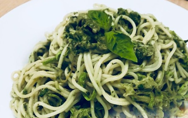 Spaghetti with Zucchini, Avocado and Basil