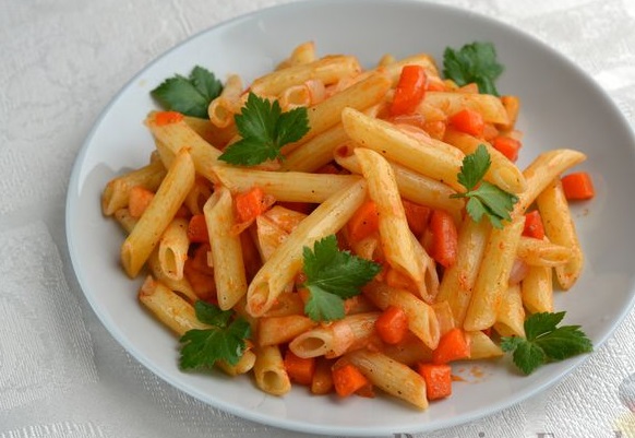 Pasta with Carrots, Onions, and Apples