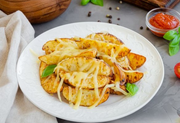 Baked Potatoes with Sour Cream and Cheese