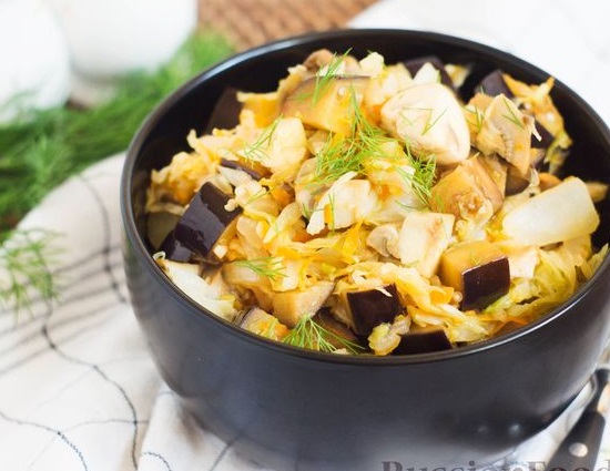 Stewed Cabbage with Eggplant and Mushrooms