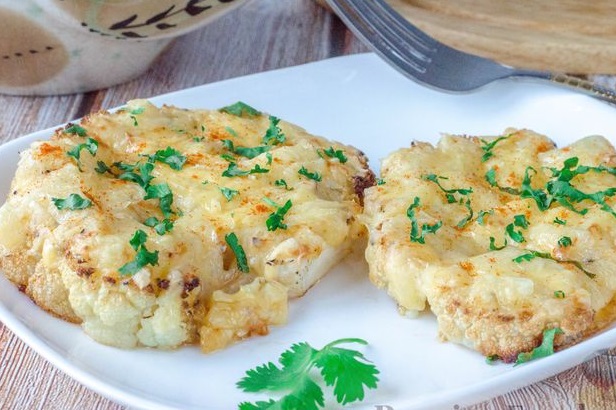 Baked Cauliflower with Dried Herbs, with Cheese