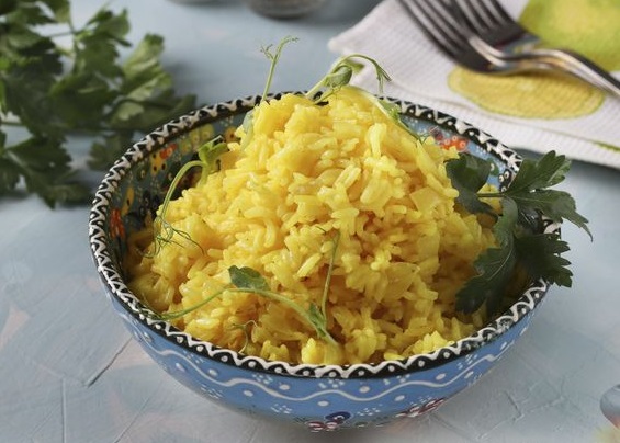 Lemon Rice with Onions and Turmeric (in a Pan)