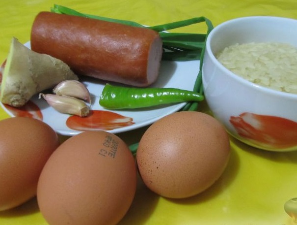 Rice with Grilled Sausage and Eggs step 1