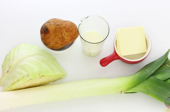 Colcannon (Irish Mashed Potato and Cabbage) step 1