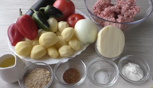Minced Meat “Stacks” with Eggplant, Tomato and Pepper step 1