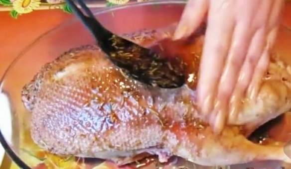 Stuffed Duck in Honey and Soy Marinade, in the Sleeve step 3