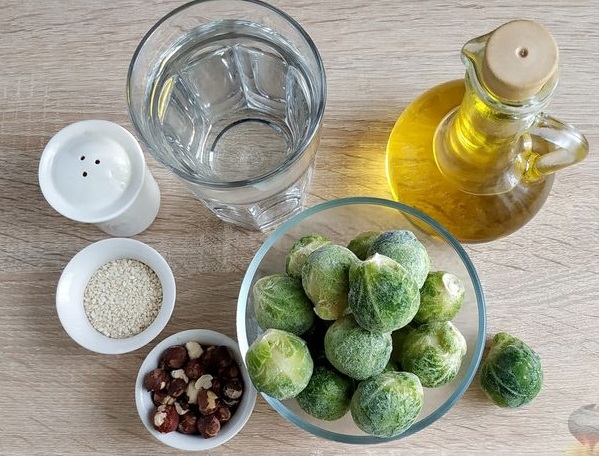 Roasted Brussels Sprouts with Nuts and Sesame Seeds step 1