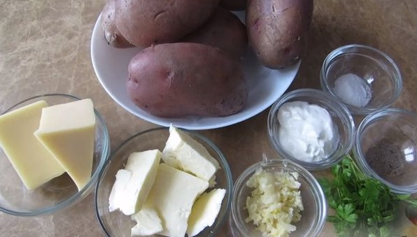 Country Style Garlic Potatoes step 1