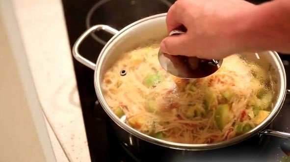 Rice Noodles with Zucchini Sauce step 13