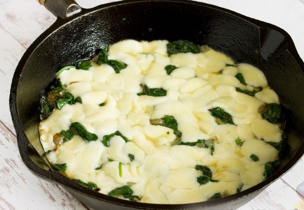 Fried Spinach with Suluguni step 12