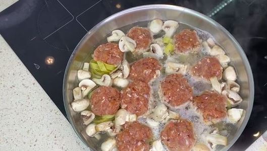 Fettuccine with Minced Meat and Mushrooms step 5