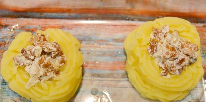 Fried Chanterelles in Potato “Baskets” step 8