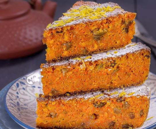 Lean Carrot Pie with Lemon, Raisins and Cardamom (no Flour)