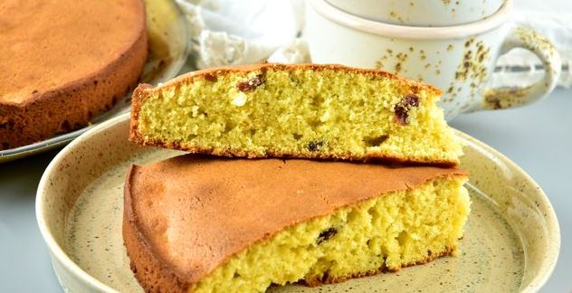 Mannik with Corn Flour and Raisins