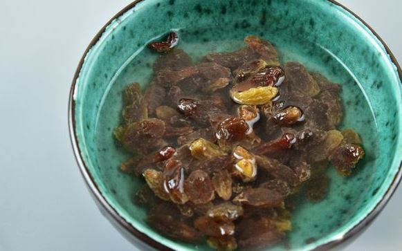 Mannik with Corn Flour and Raisins step 3