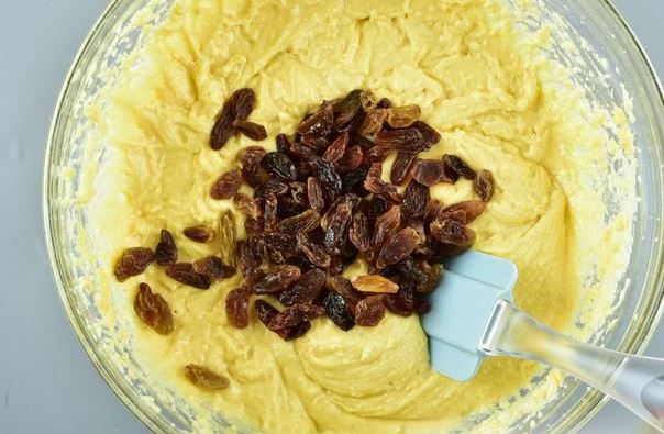Mannik with Corn Flour and Raisins step 8