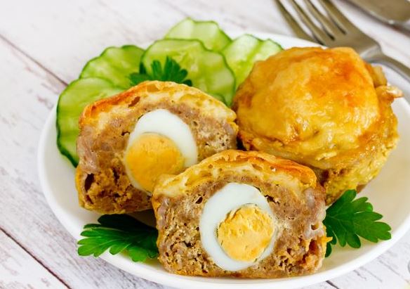 Meat “Muffins” with Quail Eggs and Cheese, Wrapped in Bacon