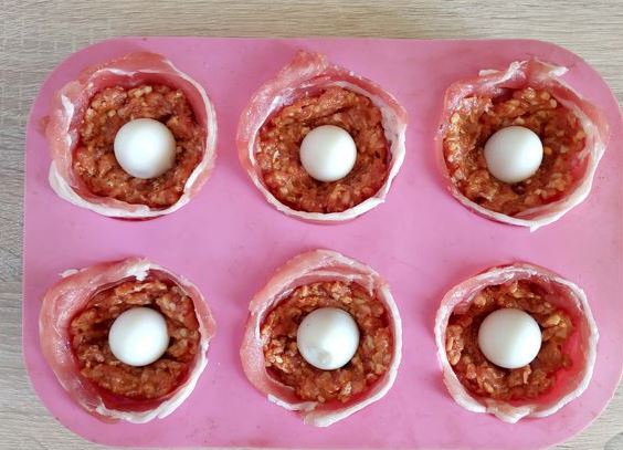 Meat “Muffins” with Quail Eggs and Cheese, Wrapped in Bacon step 7