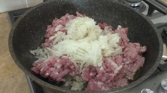 Minced Meat and Bread Casserole with Cheese Crust step 2