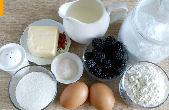 Blackberry and Blackberry Glaze Muffins