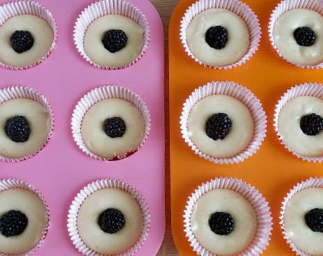 Blackberry and Blackberry Glaze Muffins step 4