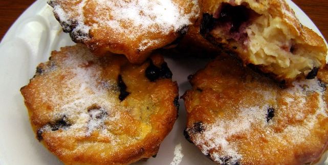 Muffins with Cottage Cheese and Currants