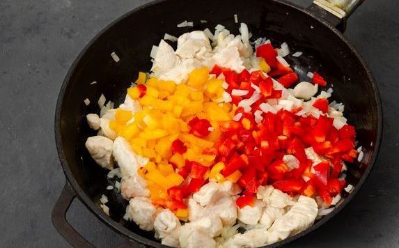 Pasta Casserole with Chicken Fillet, Bell Pepper, Cheese and Béchamel Sauce step 4