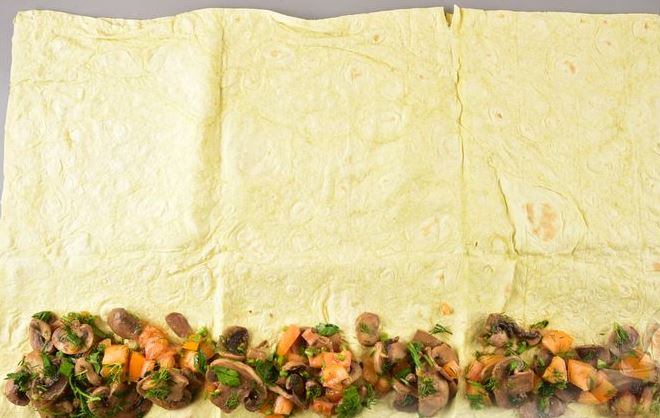 Pie “Snail” from Lavash with Minced Meat, Mushrooms, Tomatoes and Cheese step 8