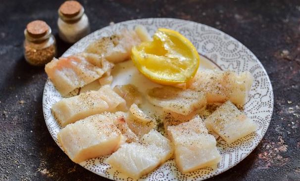 Pollock Baked in Mustard-Mayonnaise Sauce, with Onions and Cheese step 2