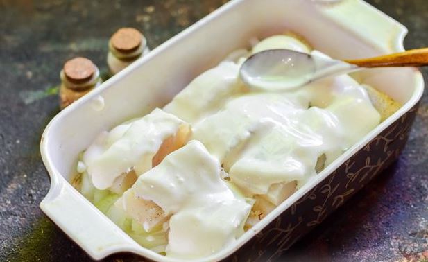 Pollock Baked in Mustard-Mayonnaise Sauce, with Onions and Cheese step 4