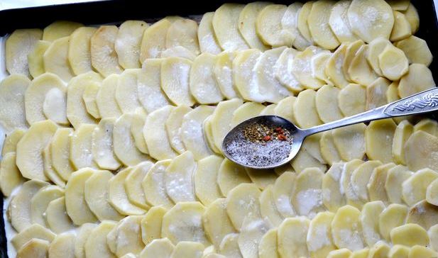 Pollock Baked with Potatoes and Onions, in Cream step 3