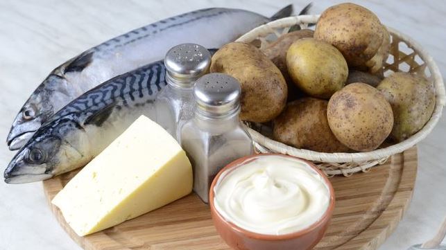 Potato Casserole with Mackerel and Cheese step 1