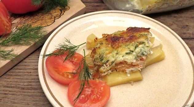 Potato Casserole with Salmon and Cheese-Cream Sauce