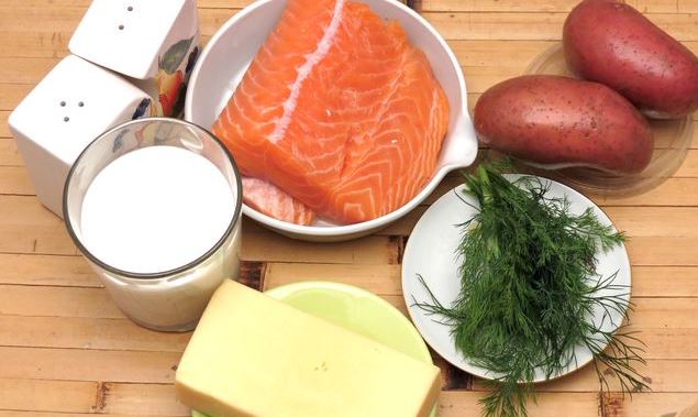 Potato Casserole with Salmon and Cheese-Cream Sauce step 1