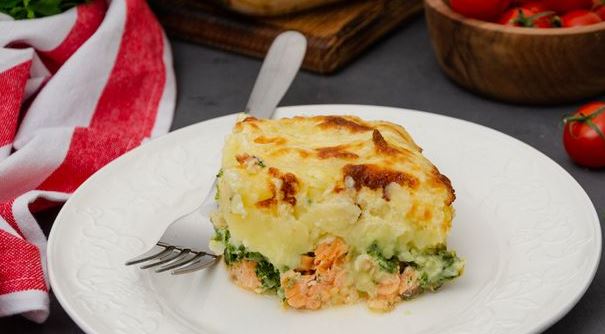 Potato Casserole with Salmon and Spinach